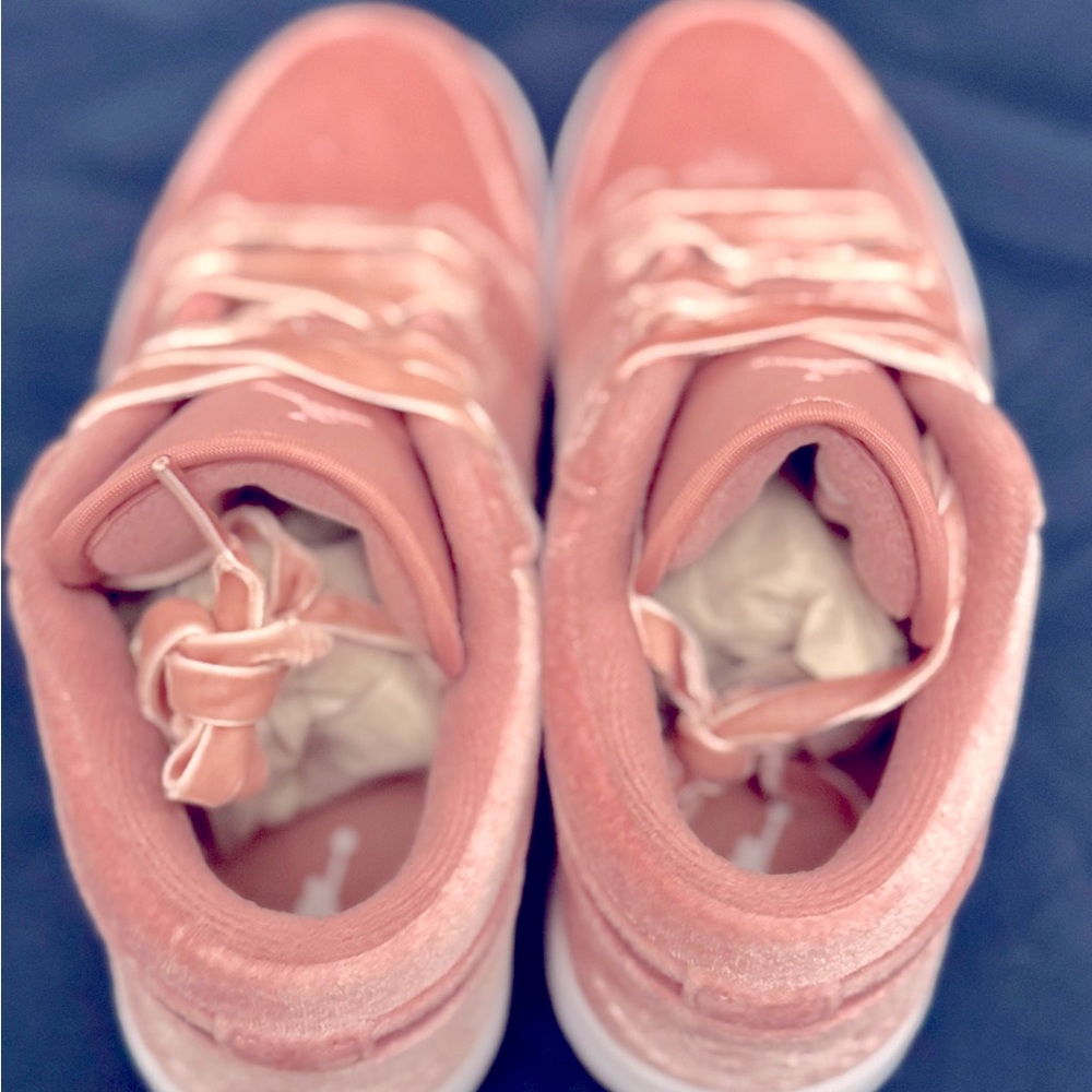 2022 Wmns Air Jordan 1 Low SE 'Pink Velvet' | Sz 8 - Picture 7 of 12
